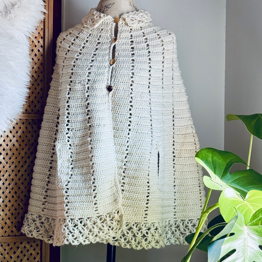 Vintage Handmade Cream Crochet Women's Poncho